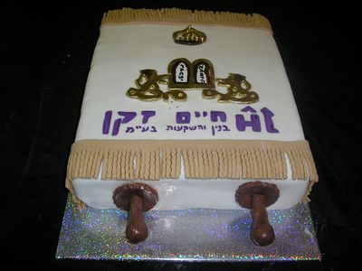 עוגה לבר מצווה ספר תורה גדילים ומוטות